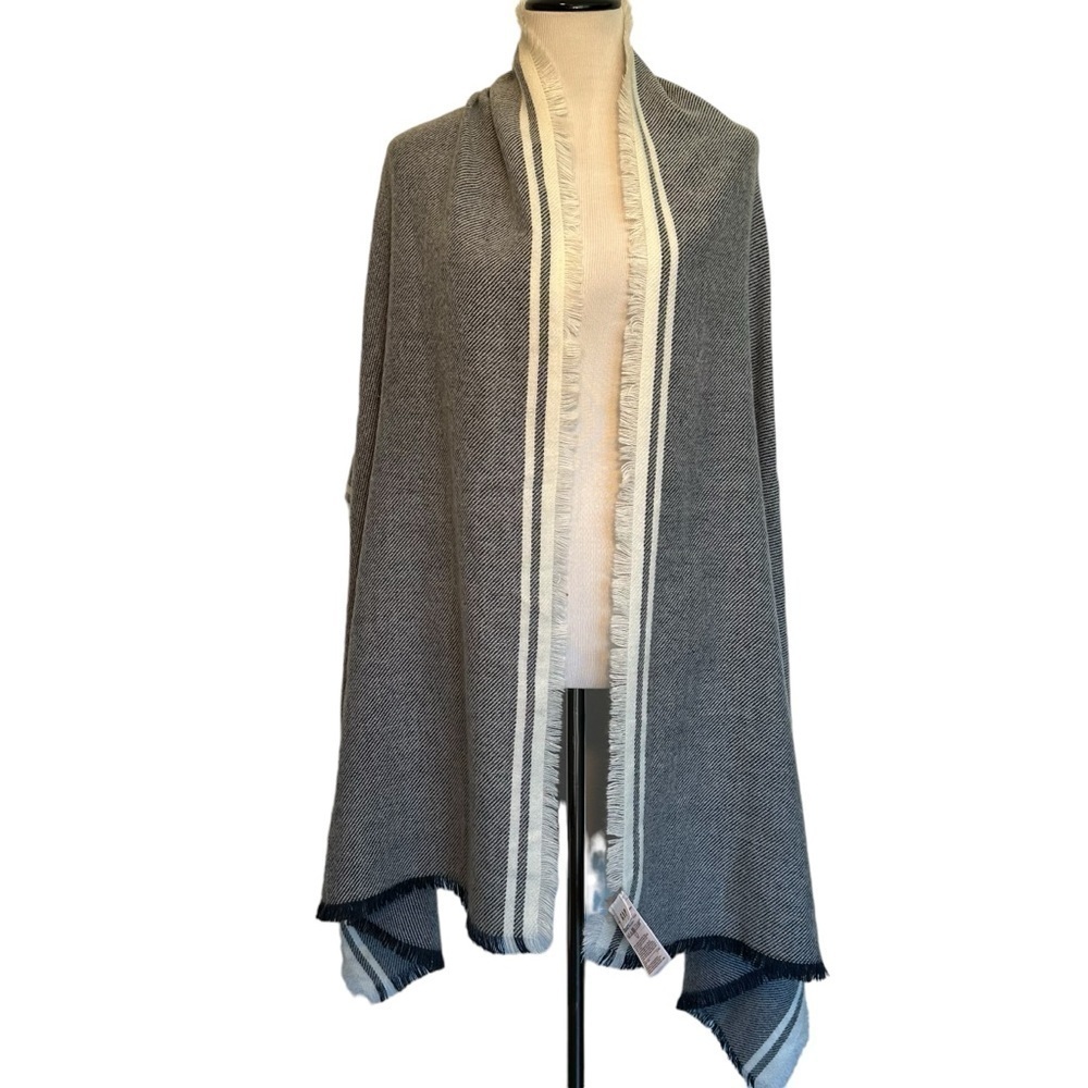 Gap blue and cream new without tag scarf. - Picture 3 of 12